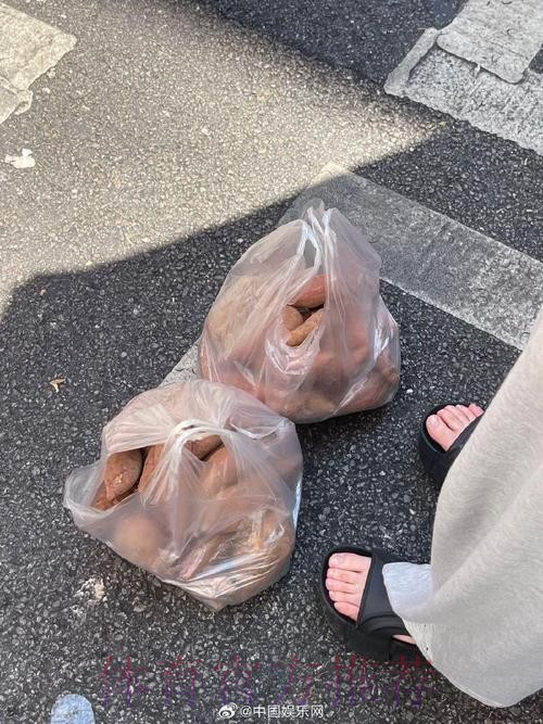 记者批姆巴佩:不像职业球员 罚点时动作像个病人